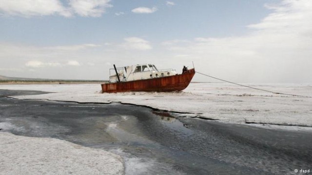 دریاچه ارومیه، در سراشیب نابودی کامل