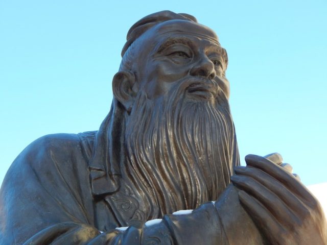 تندیس کنفوسیوس