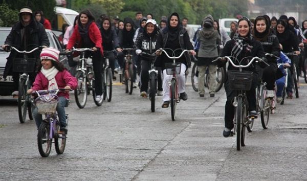 Image result for ‫دوچرخه سواران مریوان‬‎