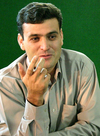 momeni.jpg