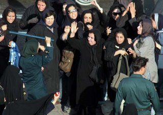 حمله به دختران دانشجو در تجمع زنان، تهران 22 خرداد 1385