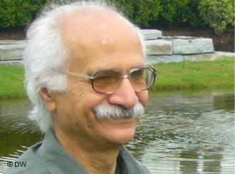 ناصر کاخساز نویسنده، پژوهشگر و فعال سیاسی