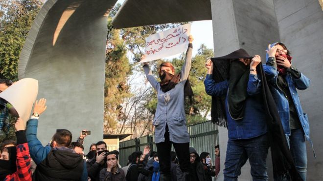 Bildergebnis für تصاویر سرکوب جنبش دانشجویی در تهران