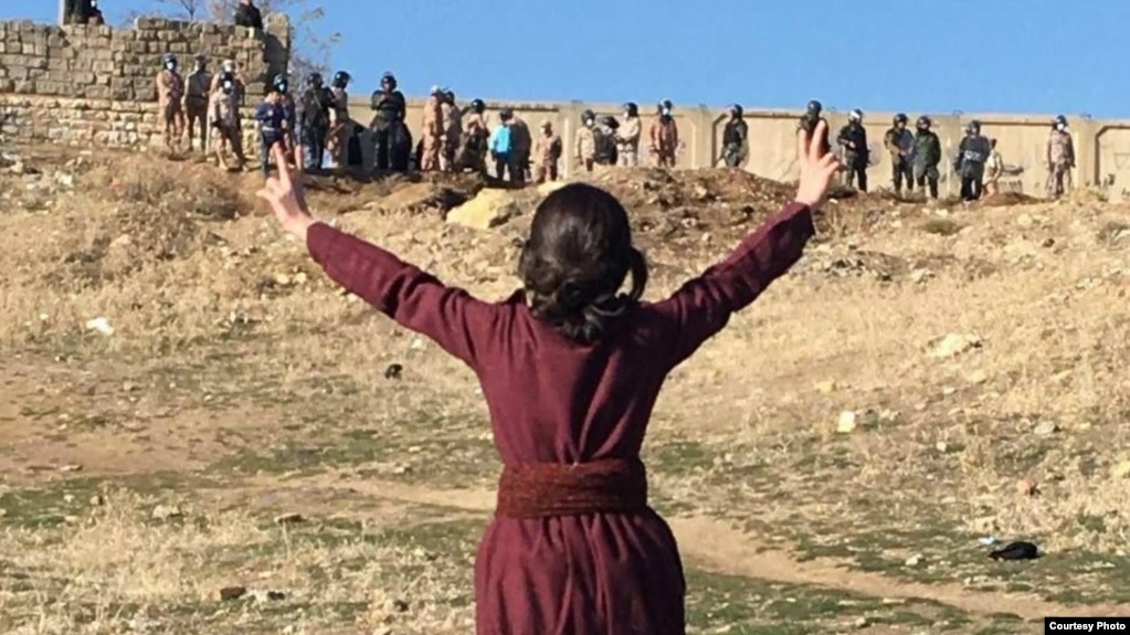 گزارشی تازه از سرکوب خشونت‌بار اعتراضات در جوانرود؛ «یک کودک کشته و ۲۸ ...